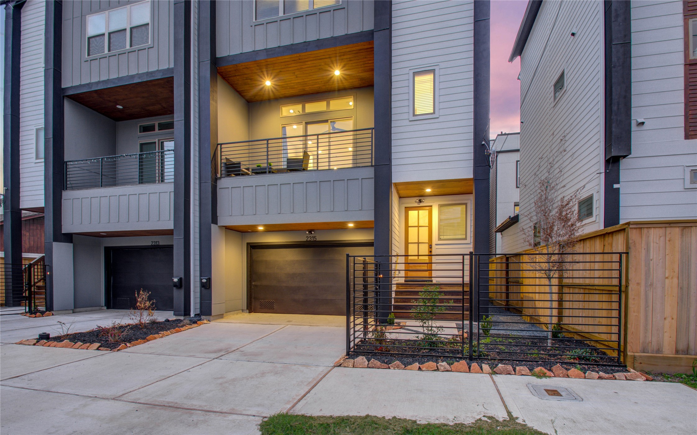 2315 Sherwin Street Houston, TX 77007 - Photo 46 of 50 a front view of a house with a yard