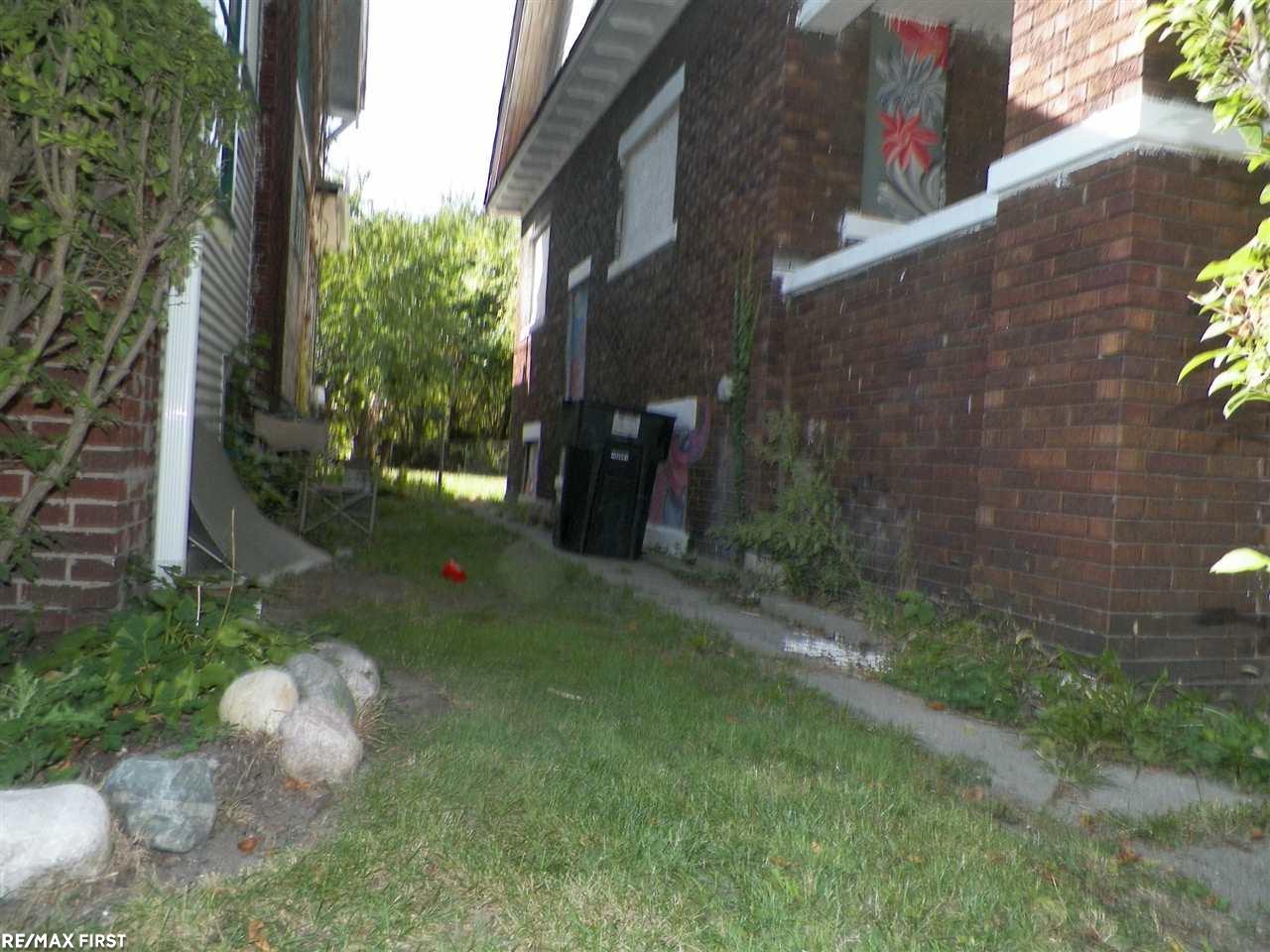 7449 Kipling Avenue Detroit, MI 48206 - Photo 4 of 23 31332799-3.JPG