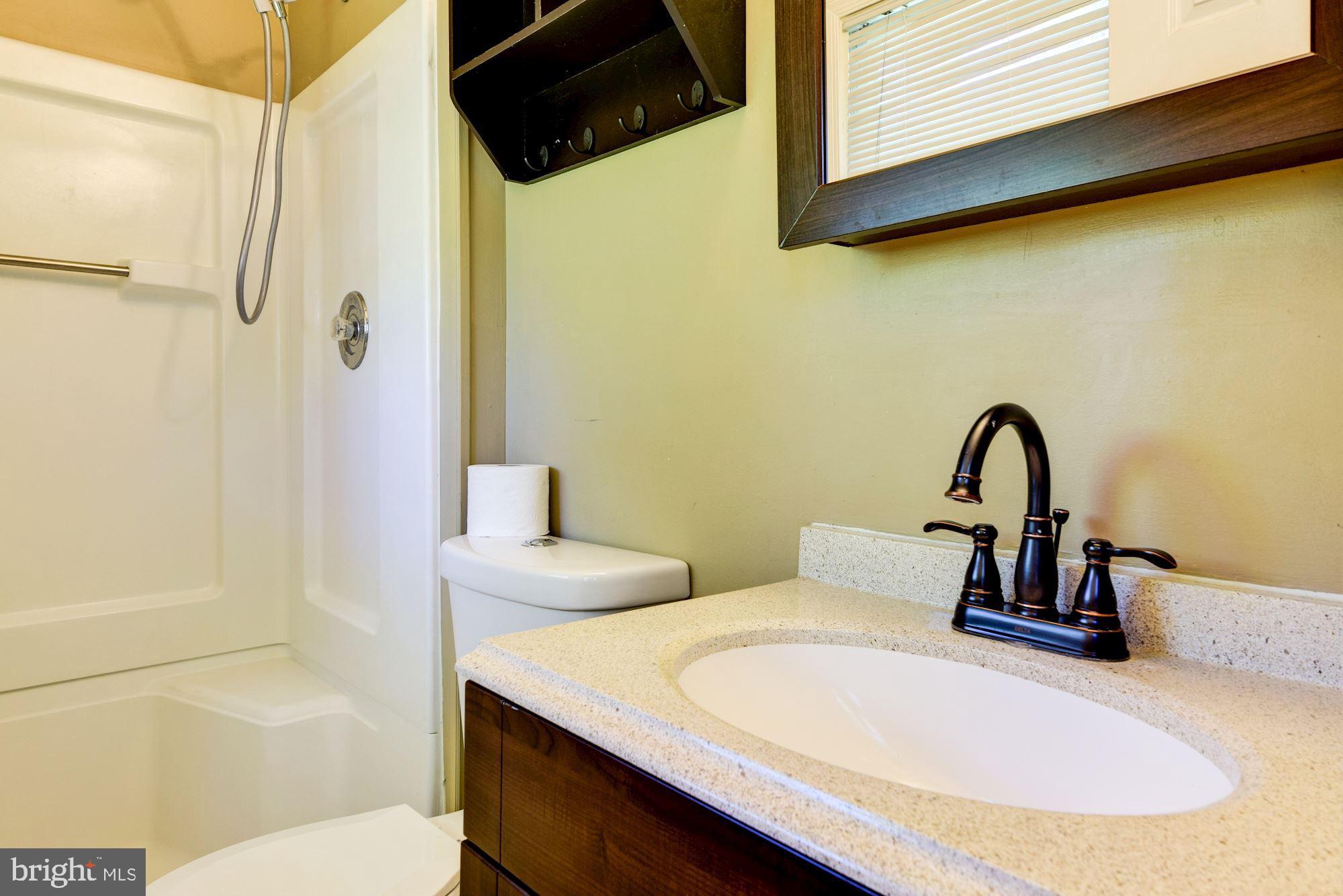 11601 Whittier Road Bowie, MD 20721 - Photo 18 of 33 MASTER BATH