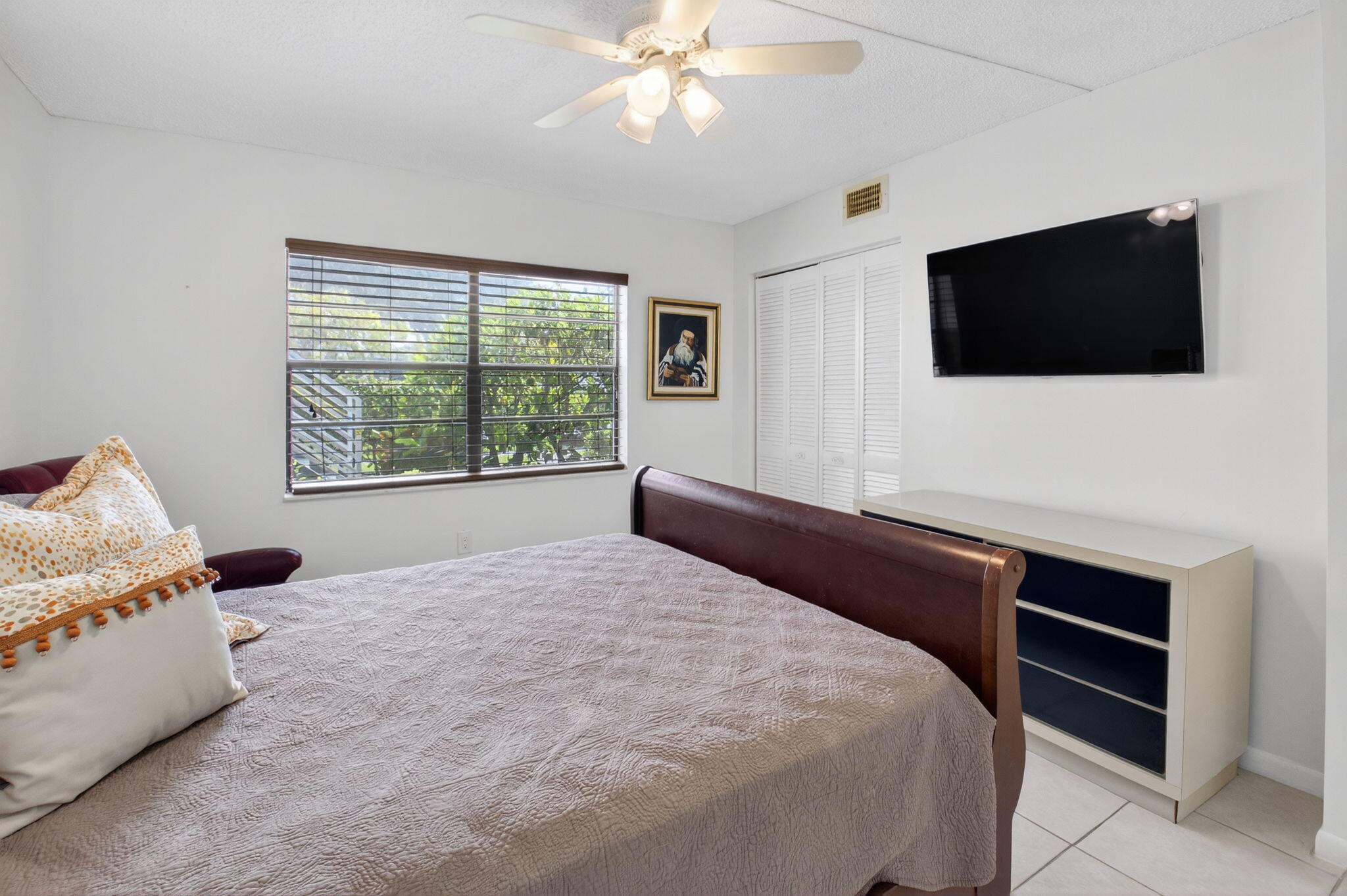 10 Southport Lane, Unit E Boynton Beach, FL 33436 - Photo 29 of 47 a bedroom with a large bed and a flat screen tv