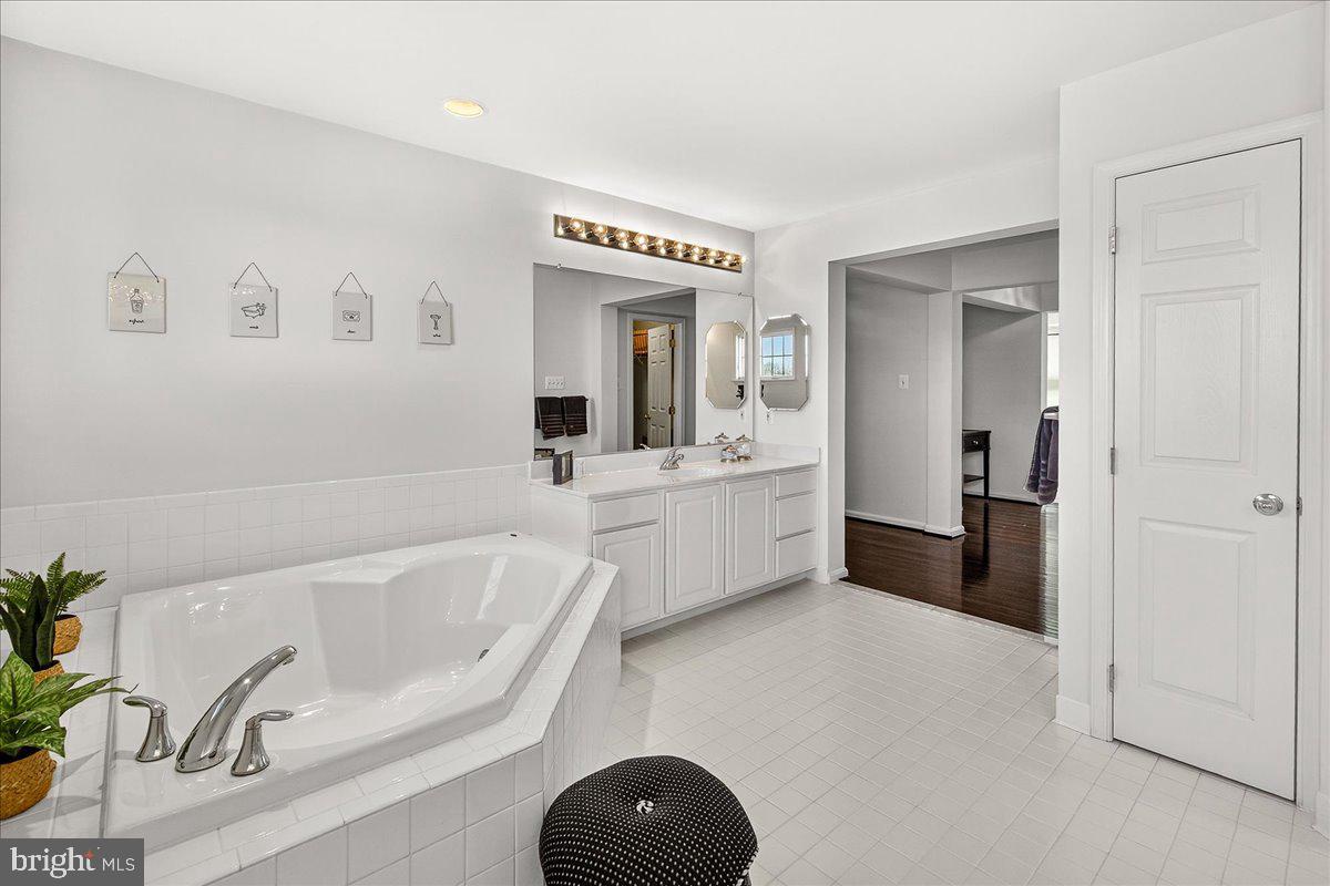 411 William Plummer Street New Market, MD 21774 - Photo 38 of 89 a en suite bathroom with a tub double vanity and sink