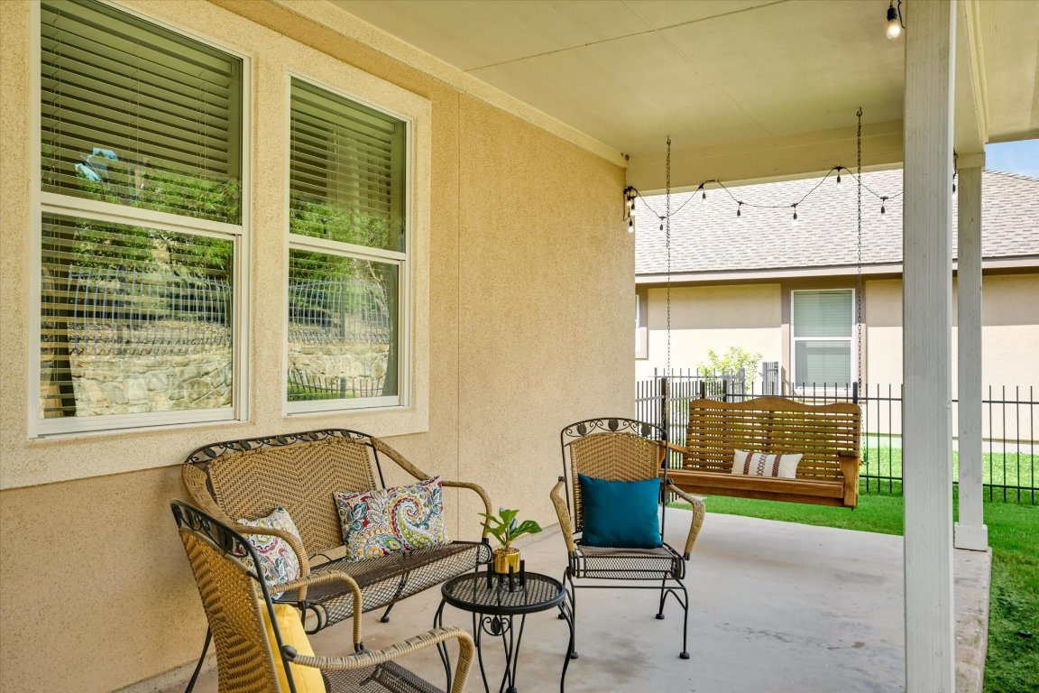 7212 Lookout Bluff Terrace, Unit D18 Austin, TX 78735 - Photo 21 of 22 a balcony with table and chairs