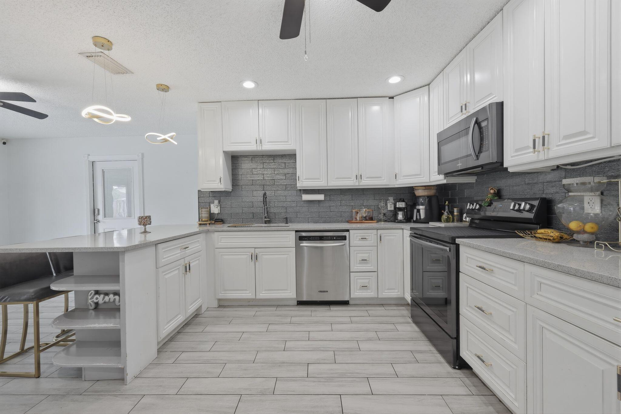 1062 Rhapsody Way Royal Palm Beach, FL 33411 - Photo 9 of 15 09_1062_Rhapsody_Way_Royal_Palm_Beach_FL