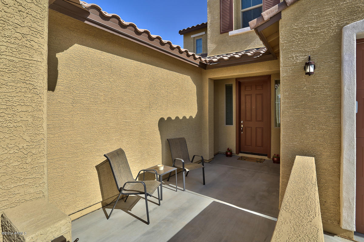 16096 West Almeria Road Goodyear, AZ 85395 - Photo 3 of 27 Front Courtyard