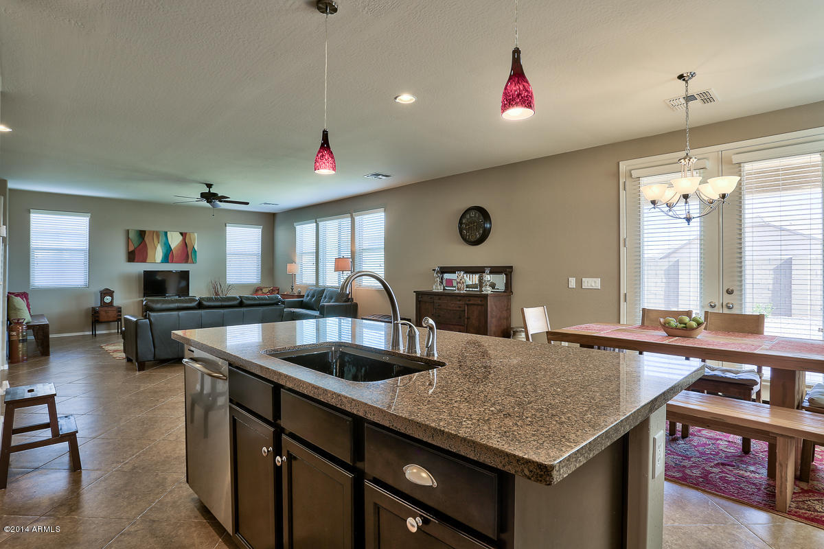 16096 West Almeria Road Goodyear, AZ 85395 - Photo 8 of 27 Kitchen/Great room