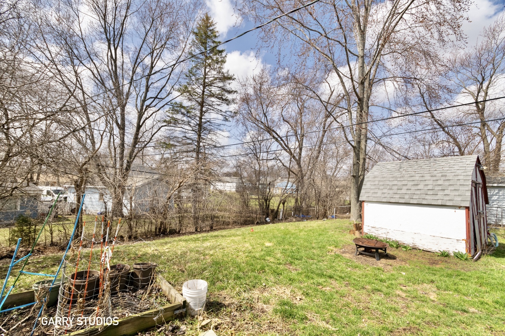 306 South Oltendorf Road Streamwood, IL 60107 - Photo 14 of 15 a backyard of a house with lots of green space