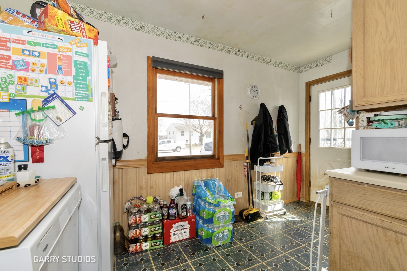 306 South Oltendorf Road Streamwood, IL 60107 - Photo 7 of 15 a room with furniture and a window