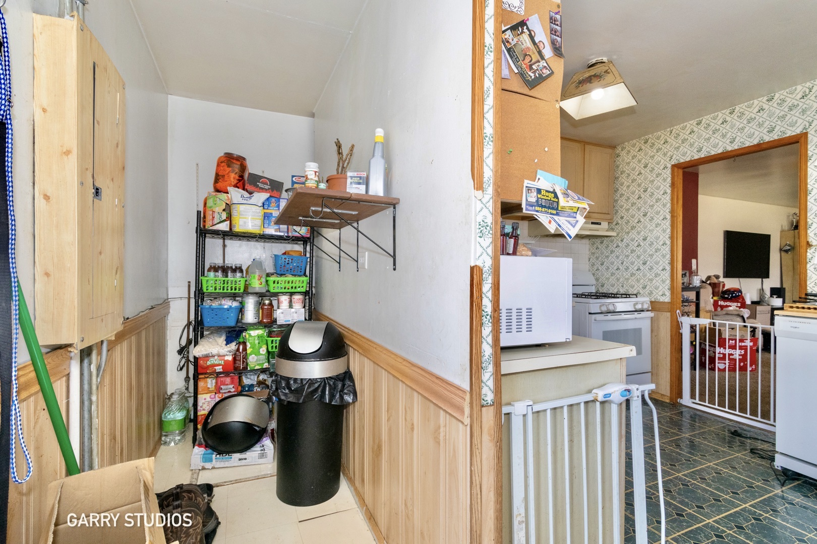 306 South Oltendorf Road Streamwood, IL 60107 - Photo 8 of 15 a kitchen filled with lots of clutter and furniture