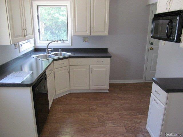 31635 Marblehead Road Farmington, MI 48336 - Photo 8 of 16 261-917337 - Kitchen (3).JPG