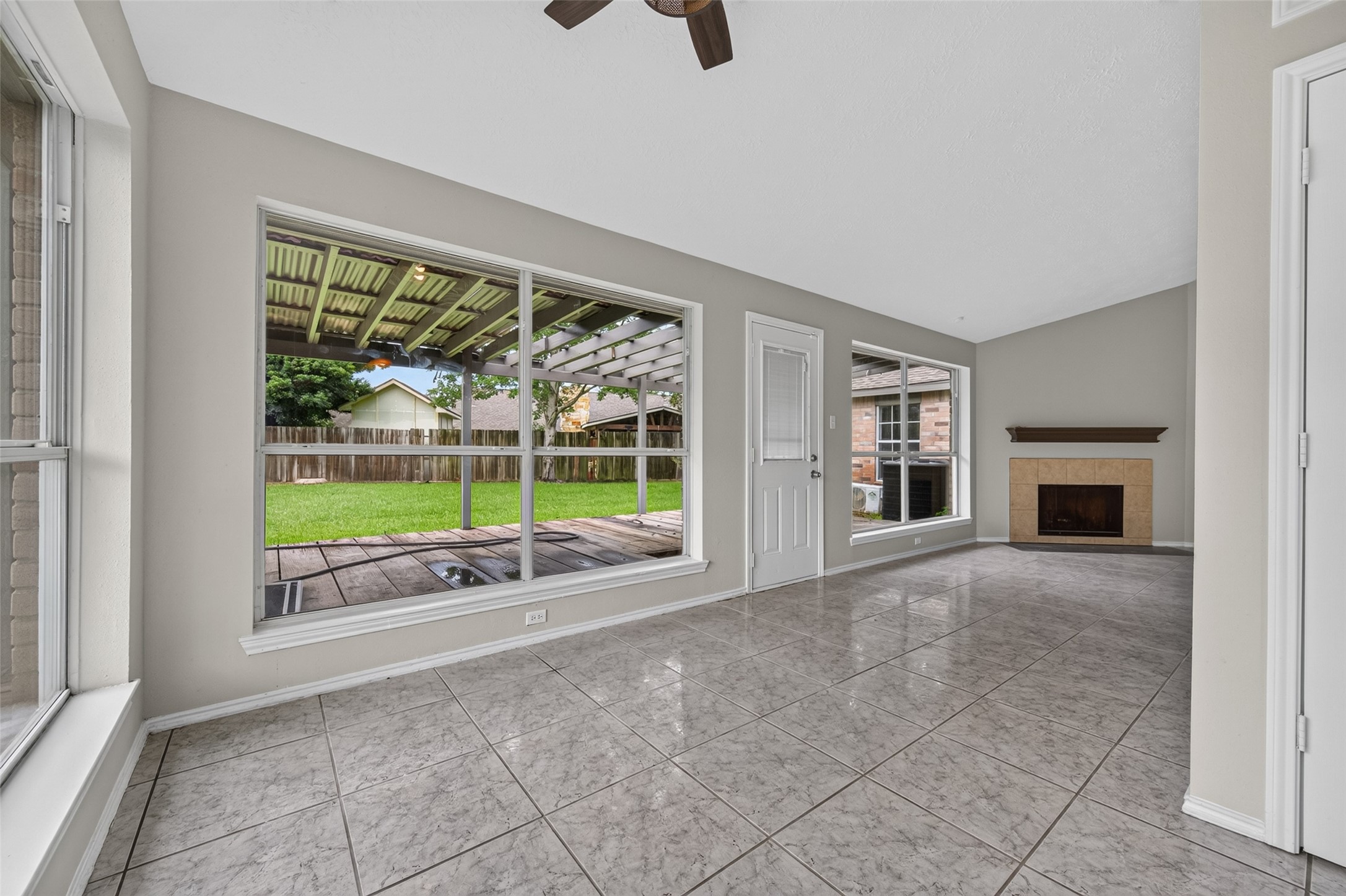 411 North Mist Court Houston, TX 77073 - Photo 6 of 32