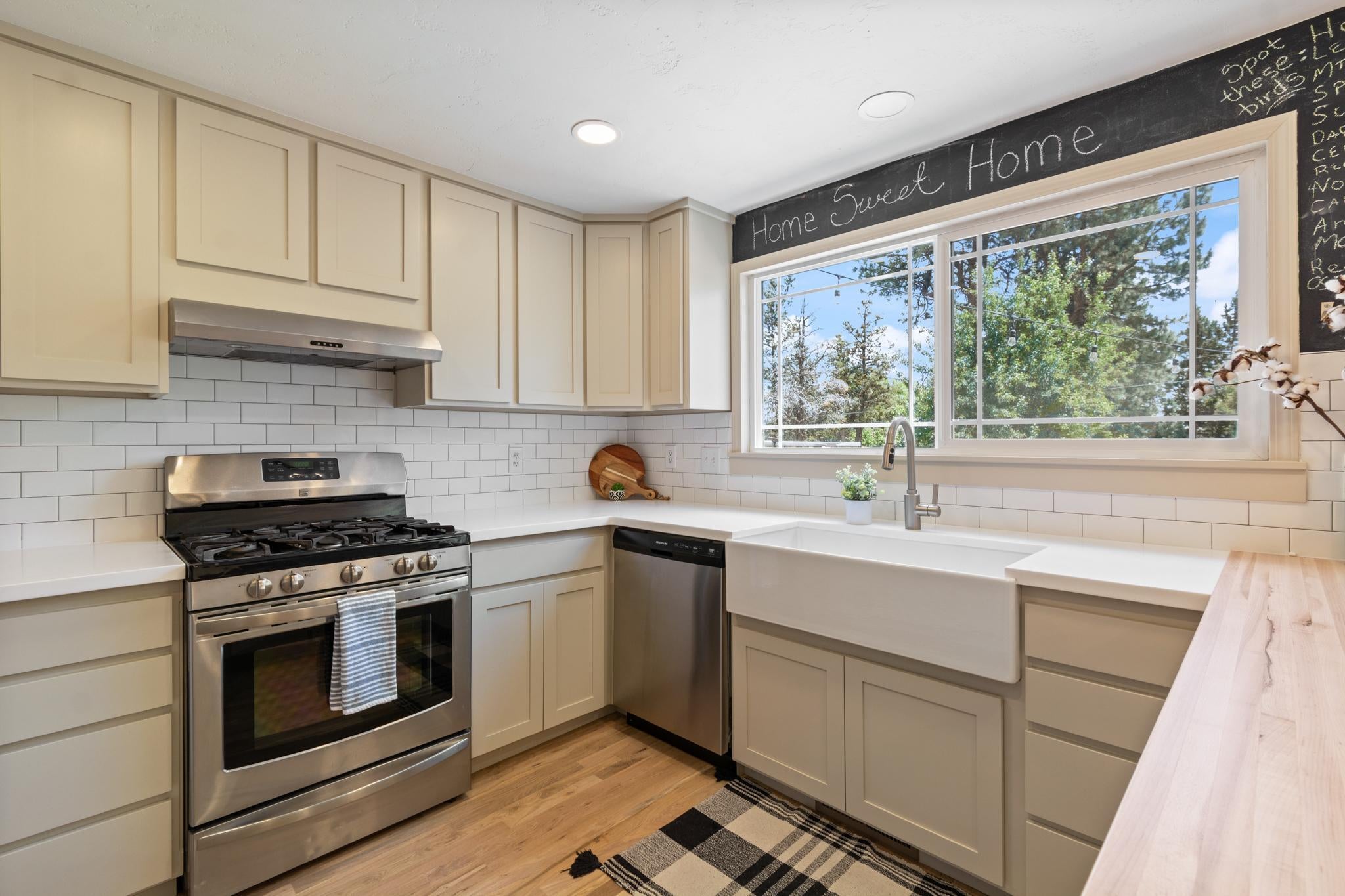 63262 Vogt Road Bend, OR 97701 - Photo 13 of 65 Kitchen