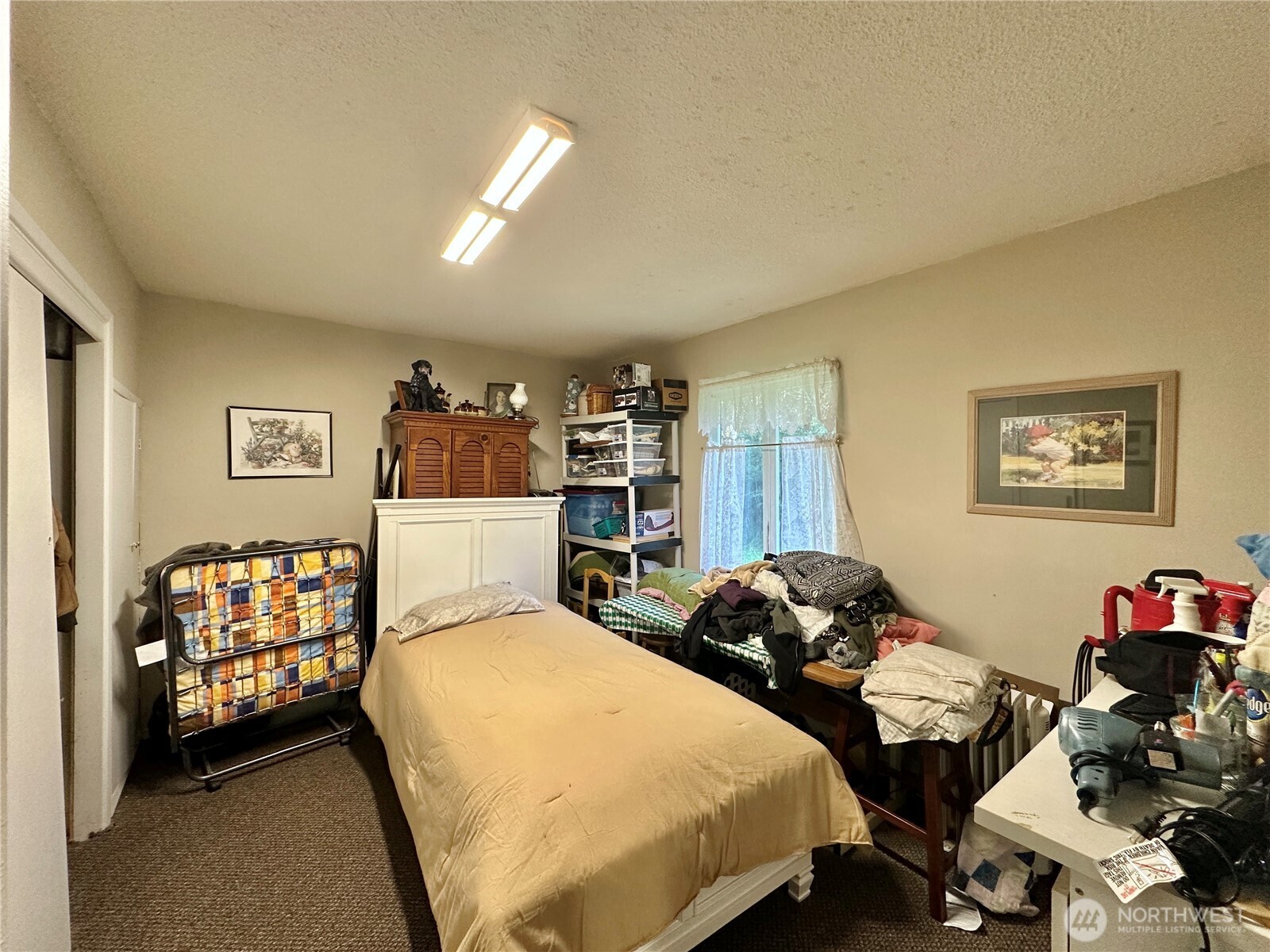 945 Highway 101 Cosmopolis, WA 98537 - Photo 13 of 39 a bedroom with two beds and a window