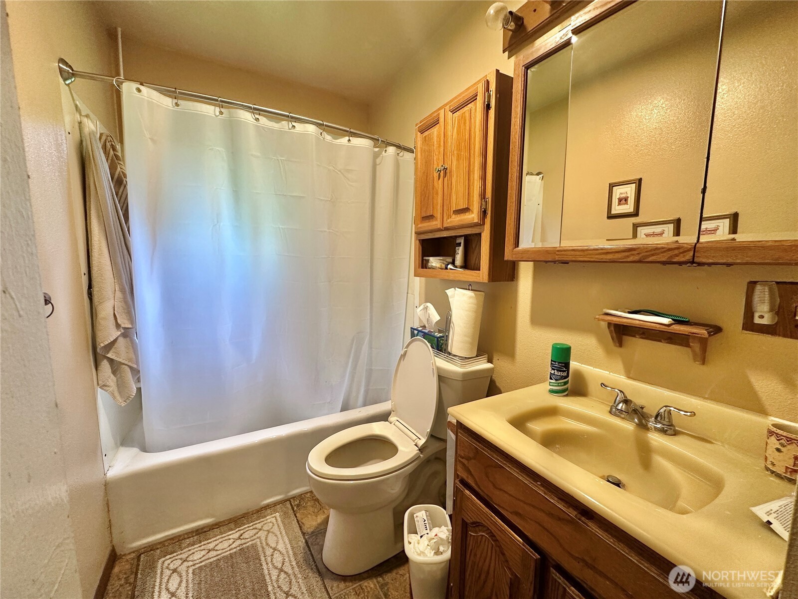 945 Highway 101 Cosmopolis, WA 98537 - Photo 17 of 39 a bathroom with a sink toilet and shower