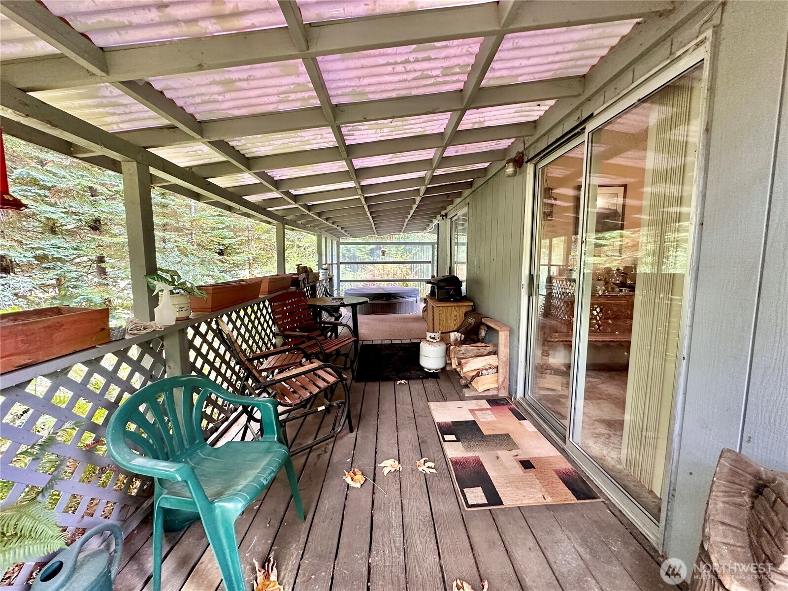945 Highway 101 Cosmopolis, WA 98537 - Photo 26 of 39 a view of a couches chair and wooden floor