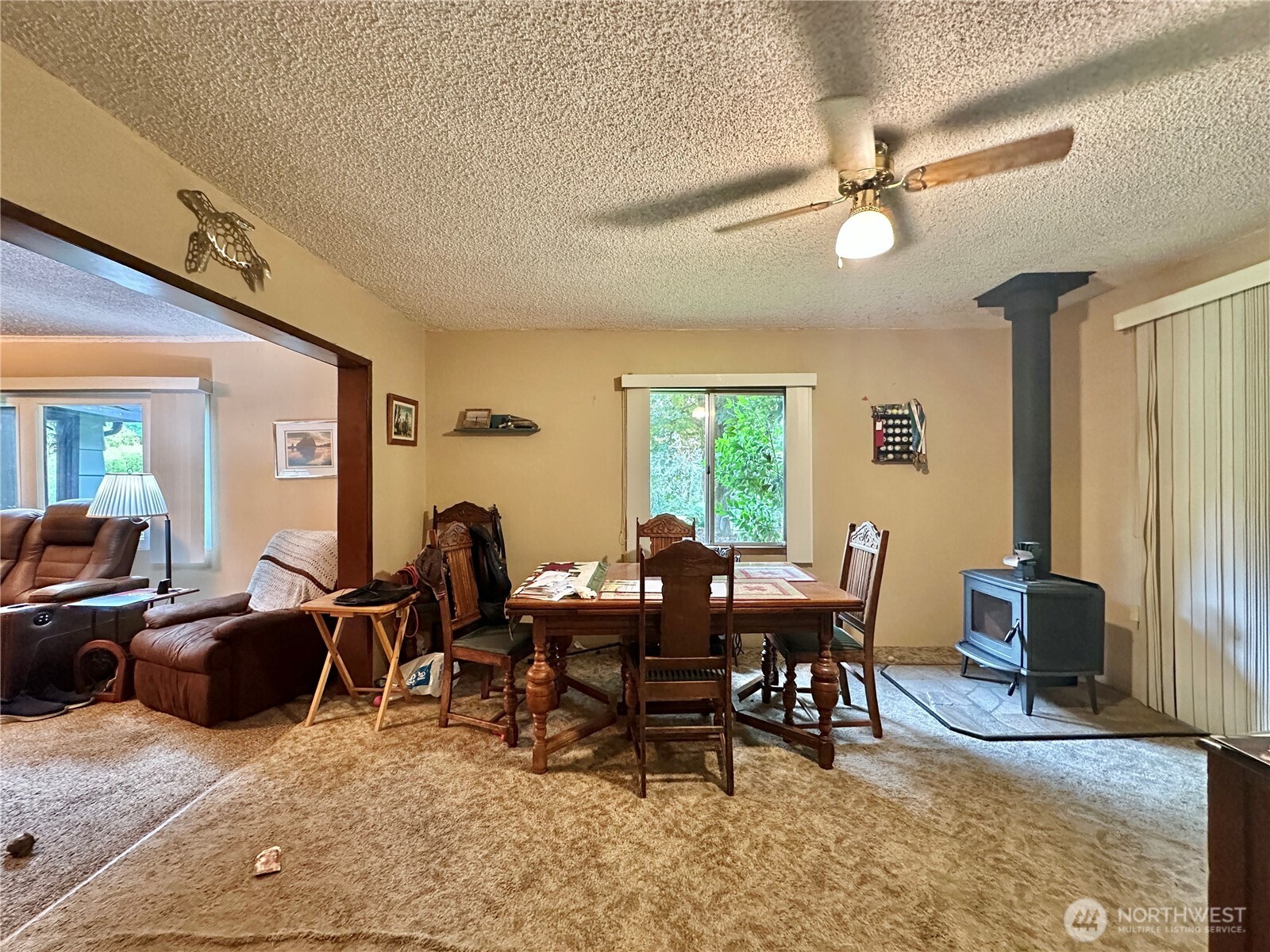 945 Highway 101 Cosmopolis, WA 98537 - Photo 6 of 39 a view of a livingroom with furniture window and outside view