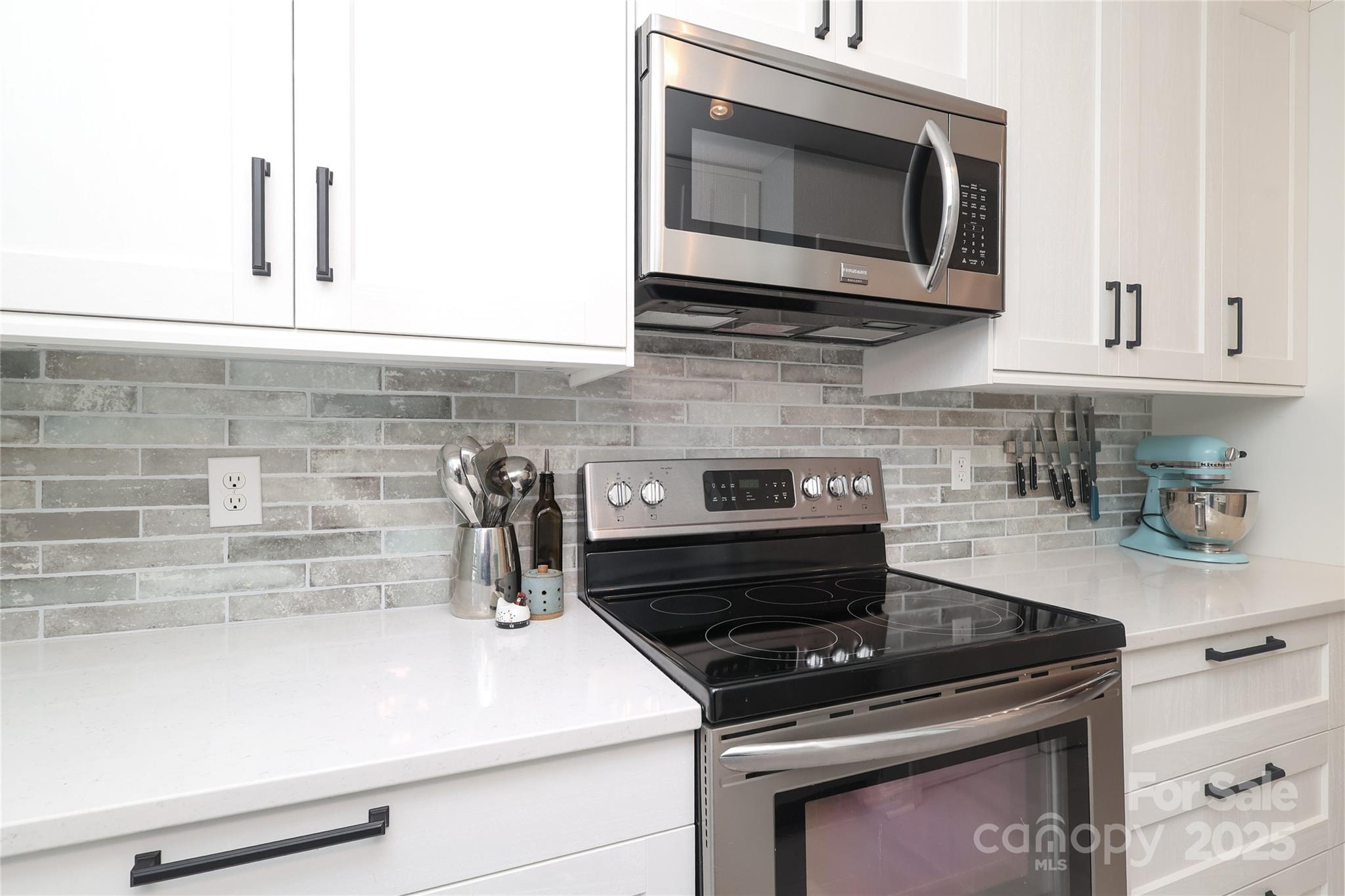 8084 Knights Bridge Road Charlotte, NC 28210 - Photo 11 of 30 a kitchen with a stove and a microwave
