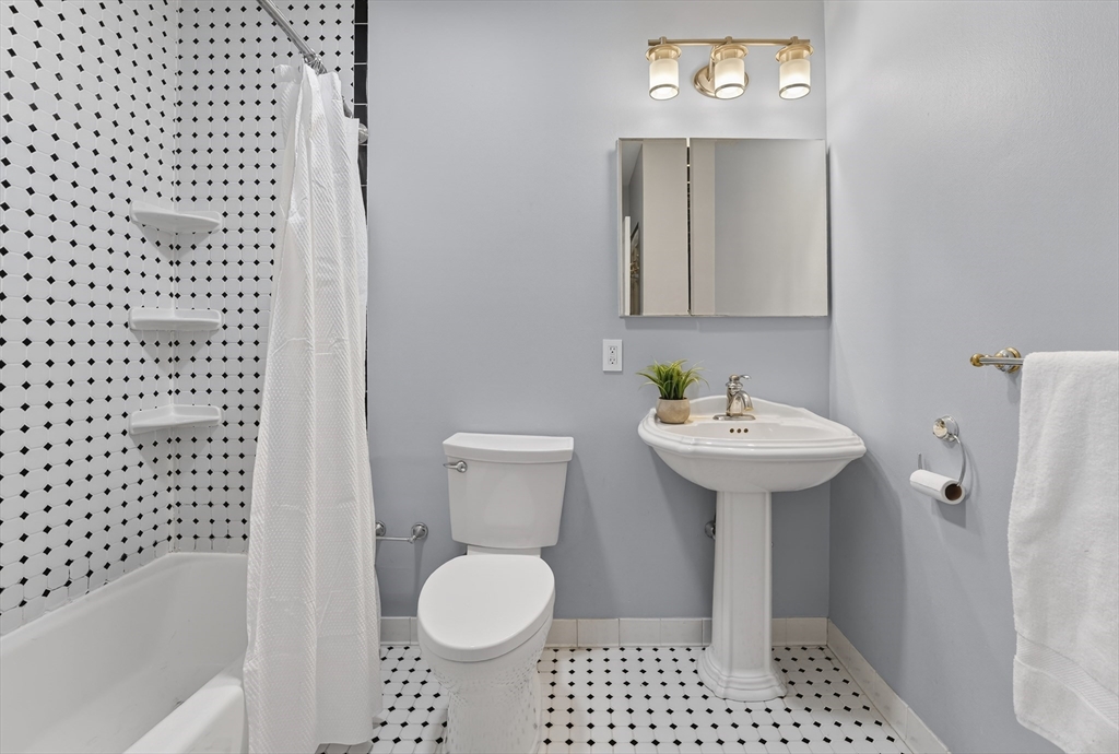 23 Admirals Way, Unit 23 Chelsea, MA 02150 - Photo 10 of 22