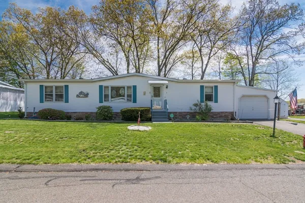 $260,000 | 3 John Drive, West Springfield, MA 01089