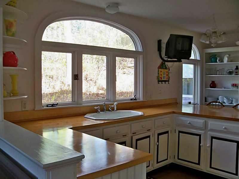 12 Goose Point Road Kittery, ME 03905 - Photo 14 of 32 Kitchen.