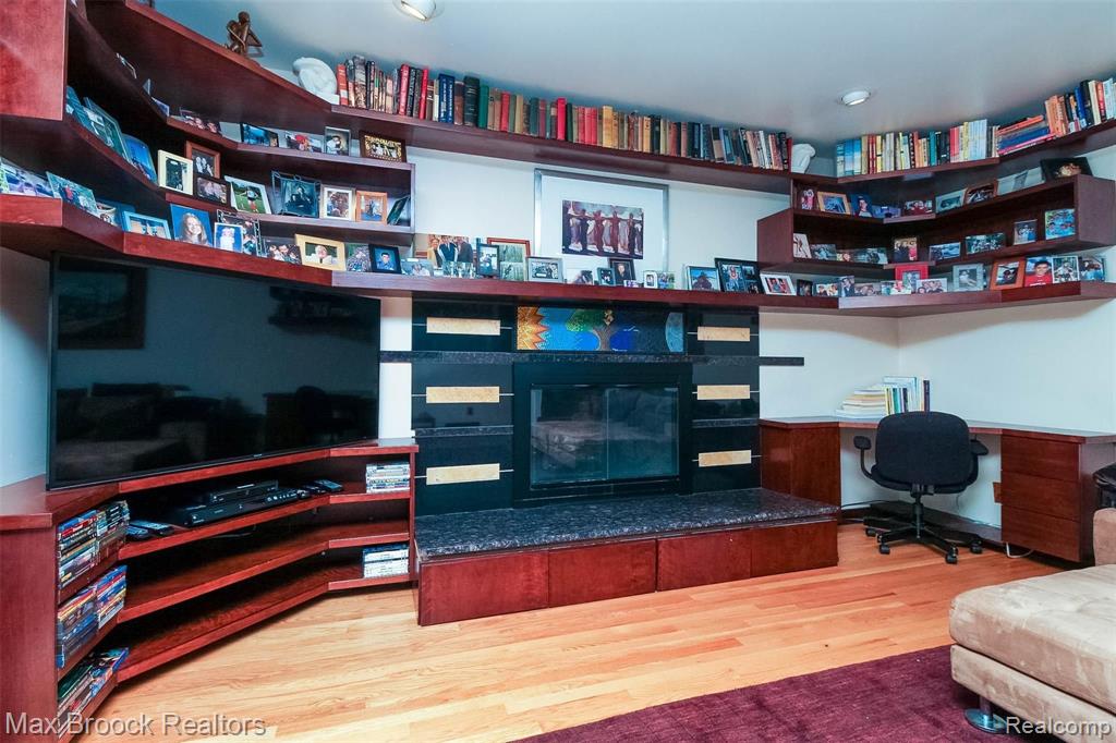 35216 Old Timber Road Farmington Hills, MI 48331 - Photo 13 of 32