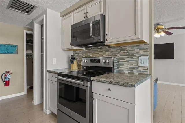 $1,300,000 | 208 Peacock Lane, Holmes Beach, FL 34217