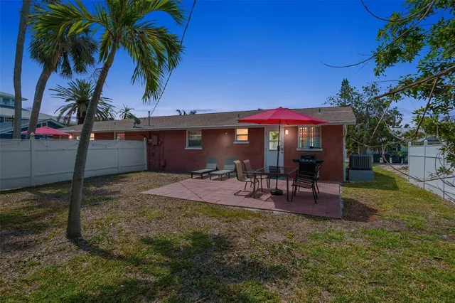 $1,300,000 | 208 Peacock Lane, Holmes Beach, FL 34217