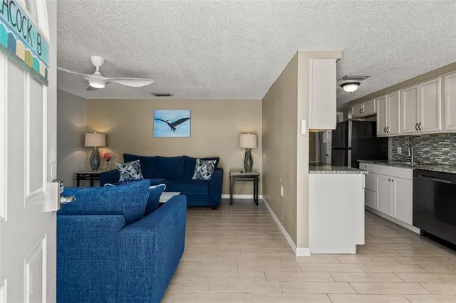 $1,300,000 | 208 Peacock Lane, Holmes Beach, FL 34217