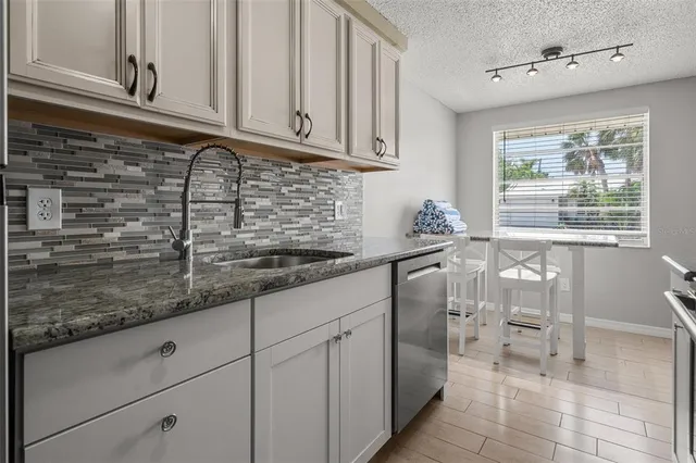 $1,300,000 | 208 Peacock Lane, Holmes Beach, FL 34217