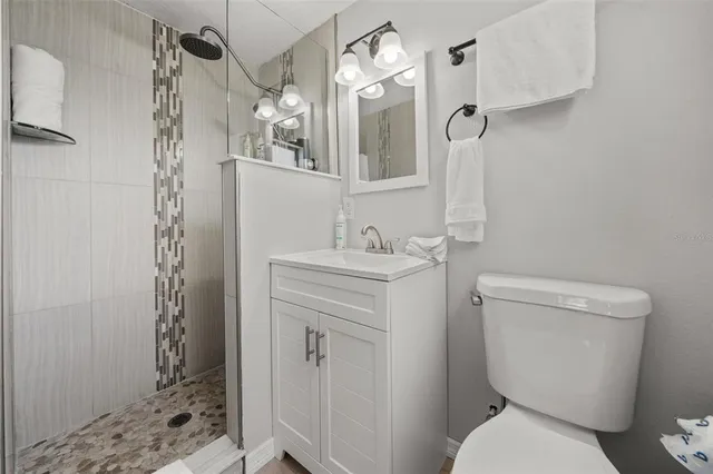 $1,300,000 | 208 Peacock Lane, Holmes Beach, FL 34217