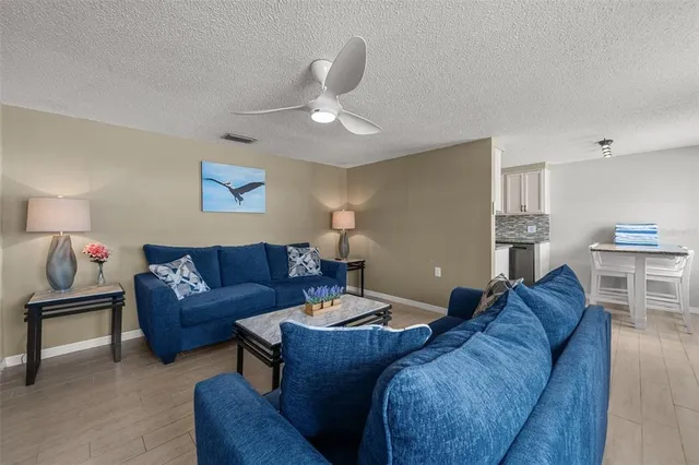 $1,300,000 | 208 Peacock Lane, Holmes Beach, FL 34217