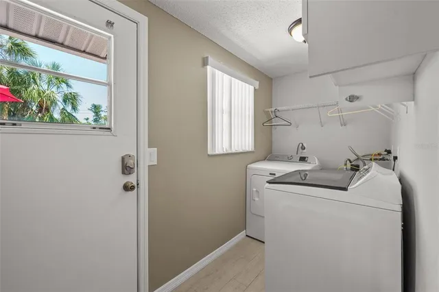 $1,300,000 | 208 Peacock Lane, Holmes Beach, FL 34217