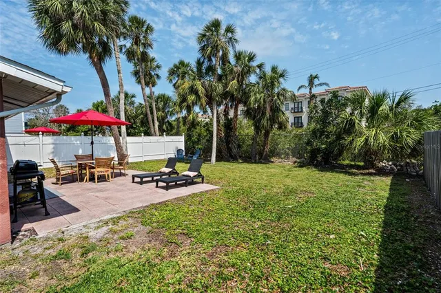 $1,300,000 | 208 Peacock Lane, Holmes Beach, FL 34217