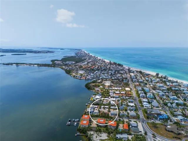 $1,300,000 | 208 Peacock Lane, Holmes Beach, FL 34217