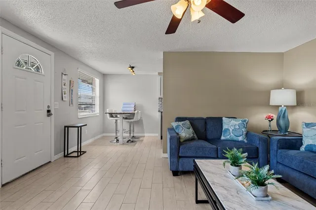 $1,300,000 | 208 Peacock Lane, Holmes Beach, FL 34217