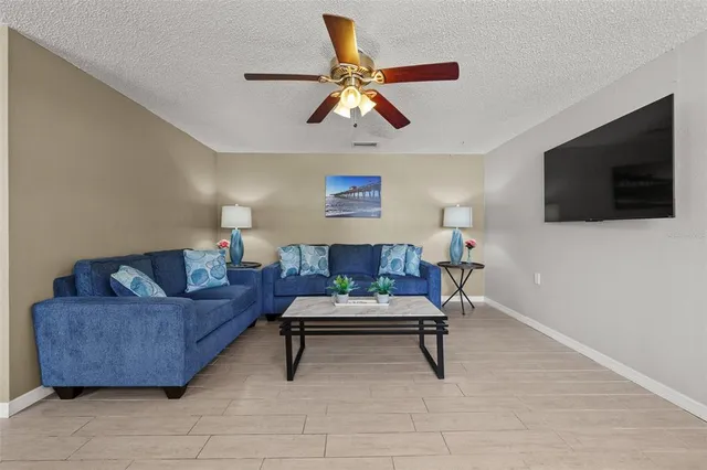 $1,300,000 | 208 Peacock Lane, Holmes Beach, FL 34217