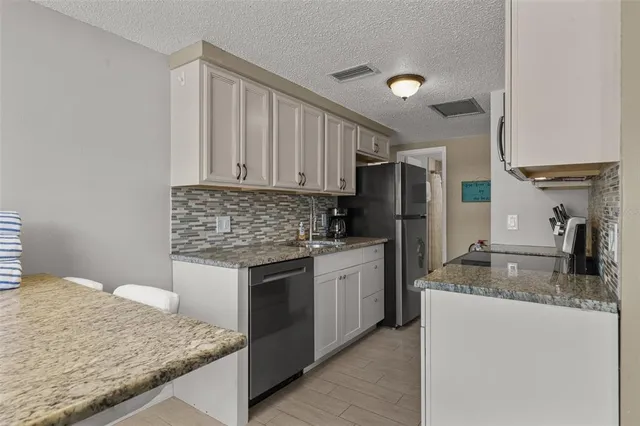 $1,300,000 | 208 Peacock Lane, Holmes Beach, FL 34217