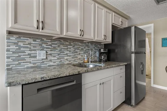 $1,300,000 | 208 Peacock Lane, Holmes Beach, FL 34217