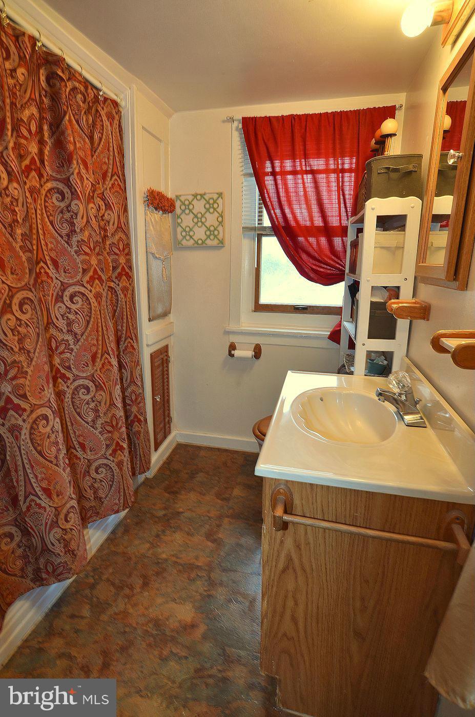507 Upland Road Baltimore, MD 21208 - Photo 14 of 20 Bath