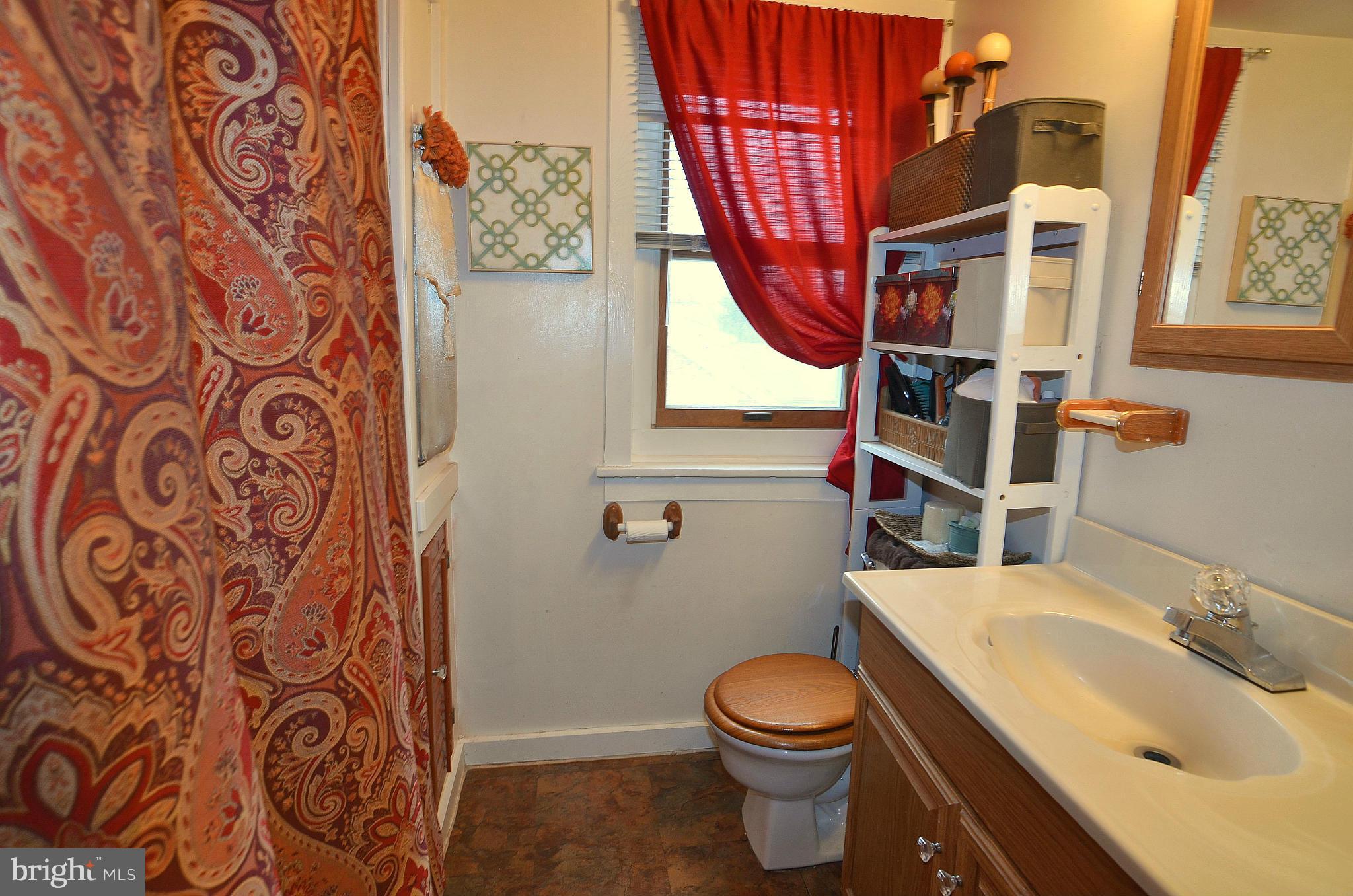 507 Upland Road Baltimore, MD 21208 - Photo 15 of 20 Bath