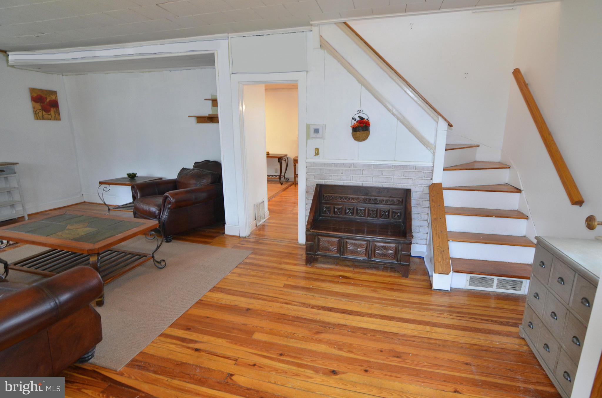 507 Upland Road Baltimore, MD 21208 - Photo 3 of 20 Living Room
