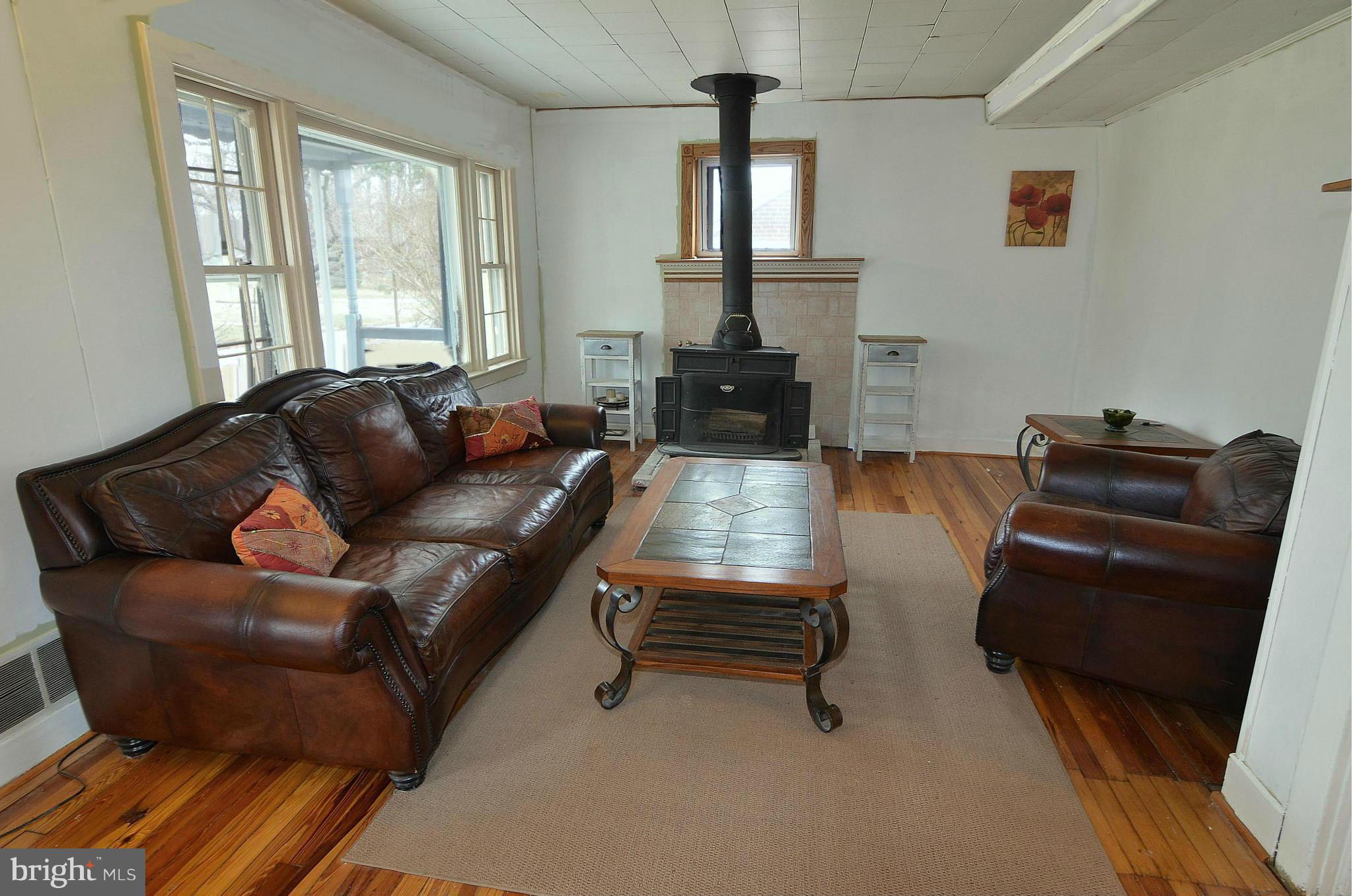 507 Upland Road Baltimore, MD 21208 - Photo 4 of 20 Living Room