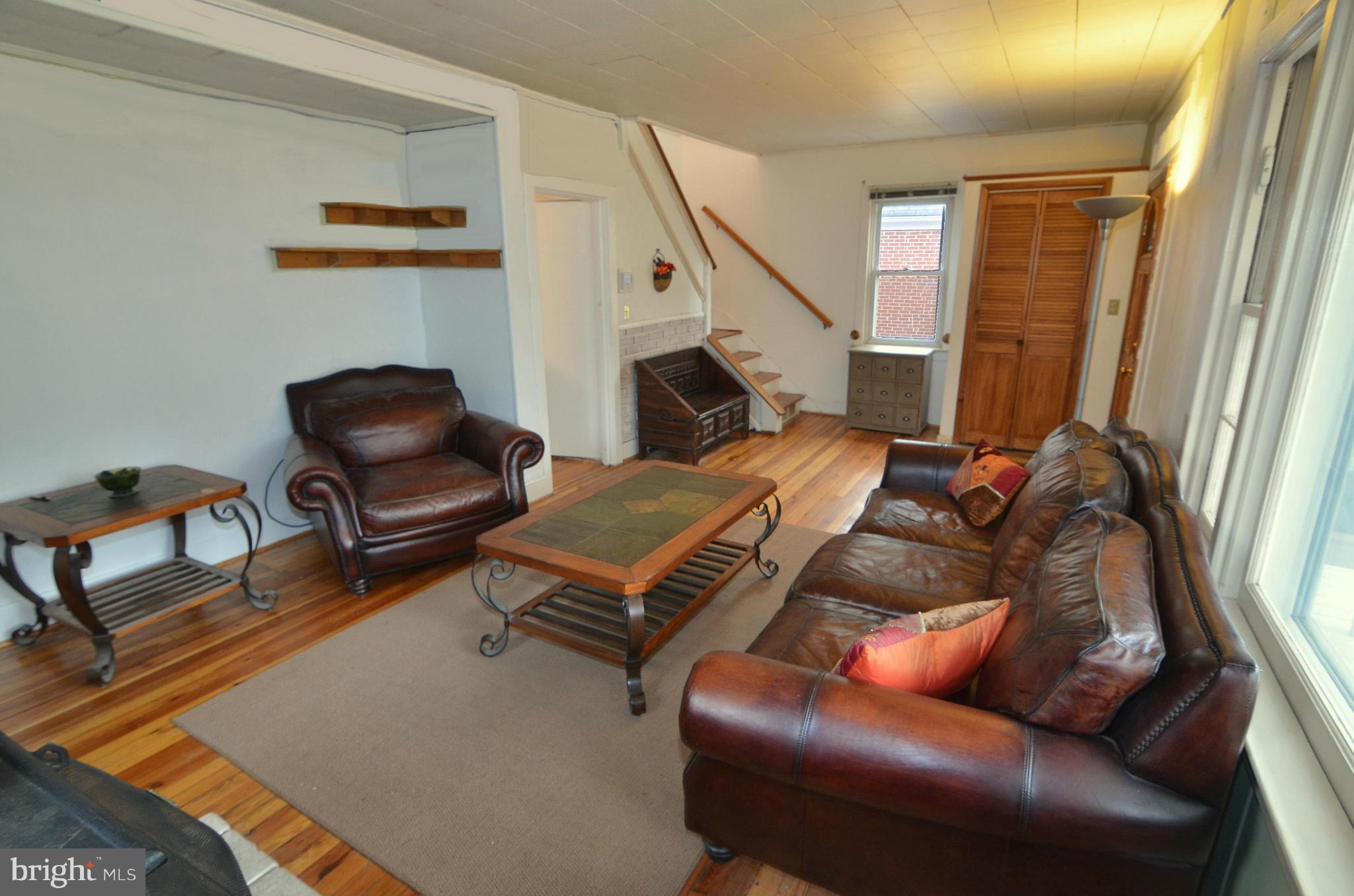 507 Upland Road Baltimore, MD 21208 - Photo 6 of 20 Living Room
