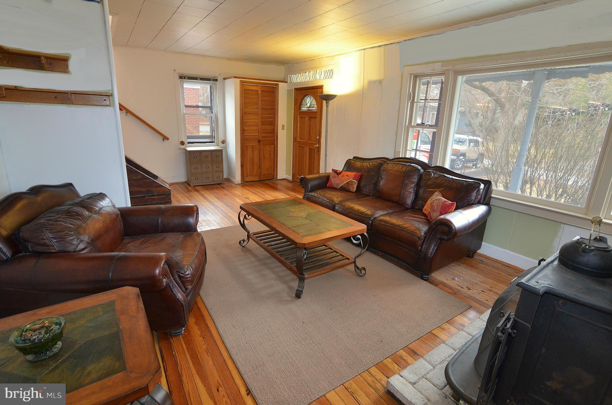 507 Upland Road Baltimore, MD 21208 - Photo 7 of 20 Living Room