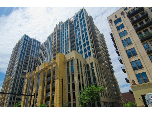 720 North Larrabee Street, Unit 702 Chicago, IL 60654 - Photo 1 of 23