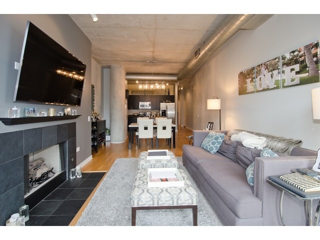 720 North Larrabee Street, Unit 702 Chicago, IL 60654 - Photo 12 of 23