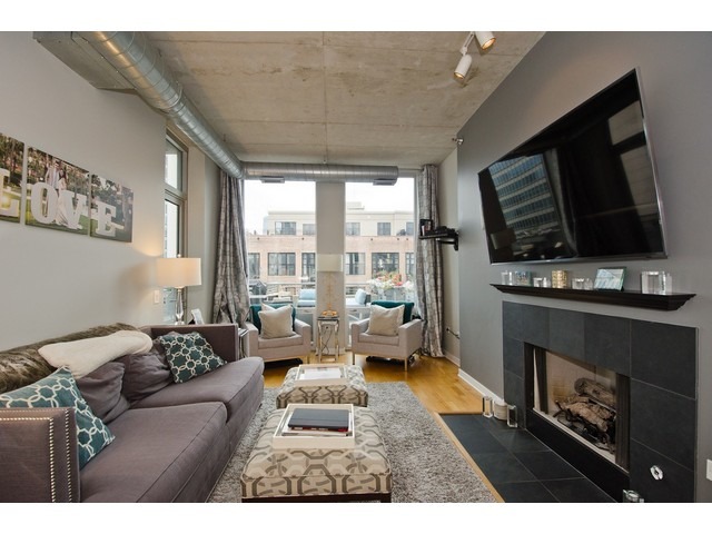 720 North Larrabee Street, Unit 702 Chicago, IL 60654 - Photo 13 of 23