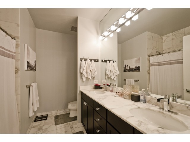 720 North Larrabee Street, Unit 702 Chicago, IL 60654 - Photo 18 of 23
