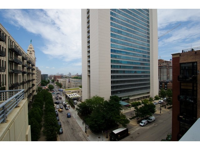 720 North Larrabee Street, Unit 702 Chicago, IL 60654 - Photo 22 of 23