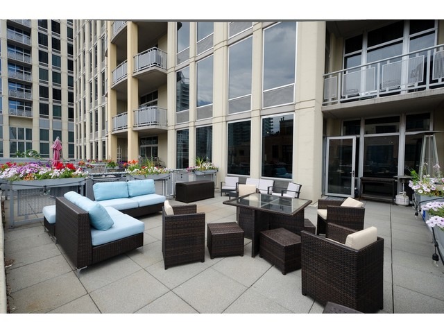 720 North Larrabee Street, Unit 702 Chicago, IL 60654 - Photo 5 of 23