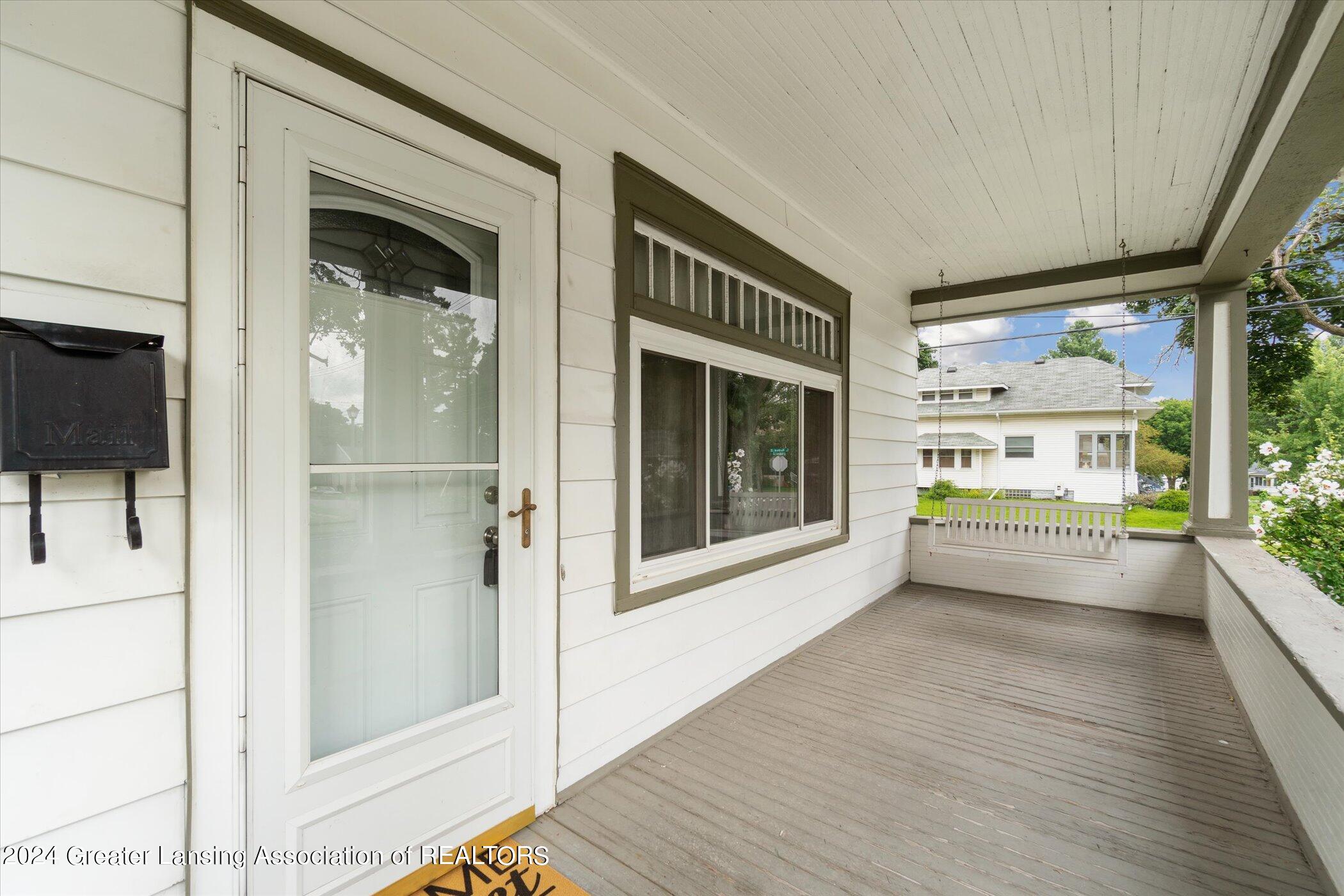 2400 Strathmore Road Lansing, MI 48910 - Photo 9 of 44 06-2400-Strathmore-Rd-Lansing-MI-48910-W